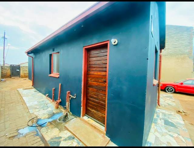 2 BEDROOM HOUSE FOR SALE IN PROTEA GLEN